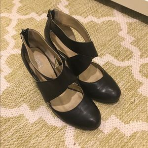 Levity Hebe Size 7 Stacked Heel Pump